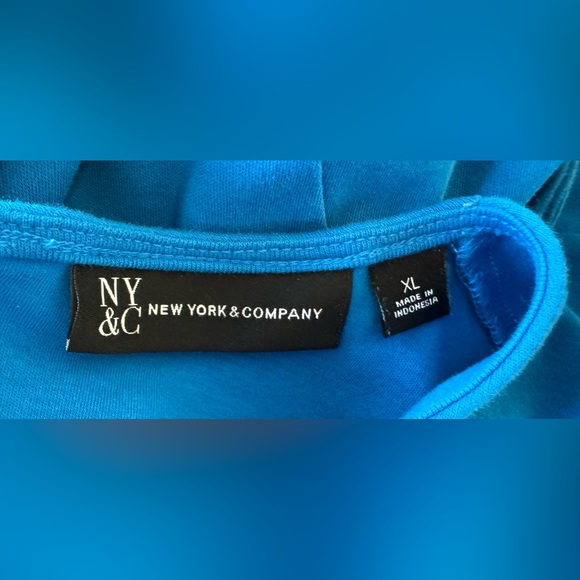 New York & Company dress with button accents. Keyhole button close. XL Blue - Picture 4 of 7